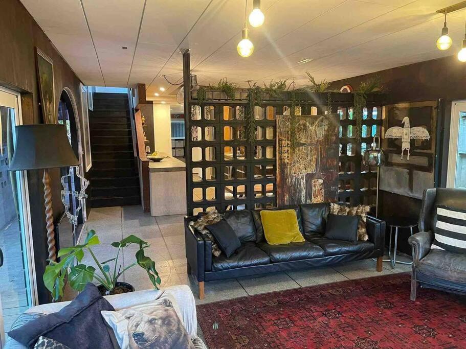 Electric Waihi Beach House - Family & Dog Friendly, Close To Beach, Pool Table, Outdoor Fire Room, Skate Ramp Bowentown 외부 사진