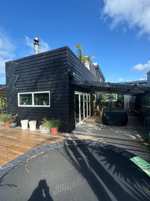 Electric Waihi Beach House - Family & Dog Friendly, Close To Beach, Pool Table, Outdoor Fire Room, Skate Ramp Bowentown 외부 사진
