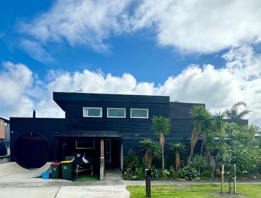Electric Waihi Beach House - Family & Dog Friendly, Close To Beach, Pool Table, Outdoor Fire Room, Skate Ramp Bowentown 외부 사진