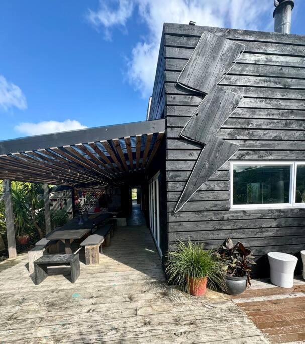Electric Waihi Beach House - Family & Dog Friendly, Close To Beach, Pool Table, Outdoor Fire Room, Skate Ramp Bowentown 외부 사진