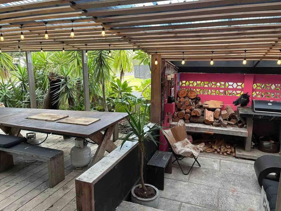 Electric Waihi Beach House - Family & Dog Friendly, Close To Beach, Pool Table, Outdoor Fire Room, Skate Ramp Bowentown 외부 사진
